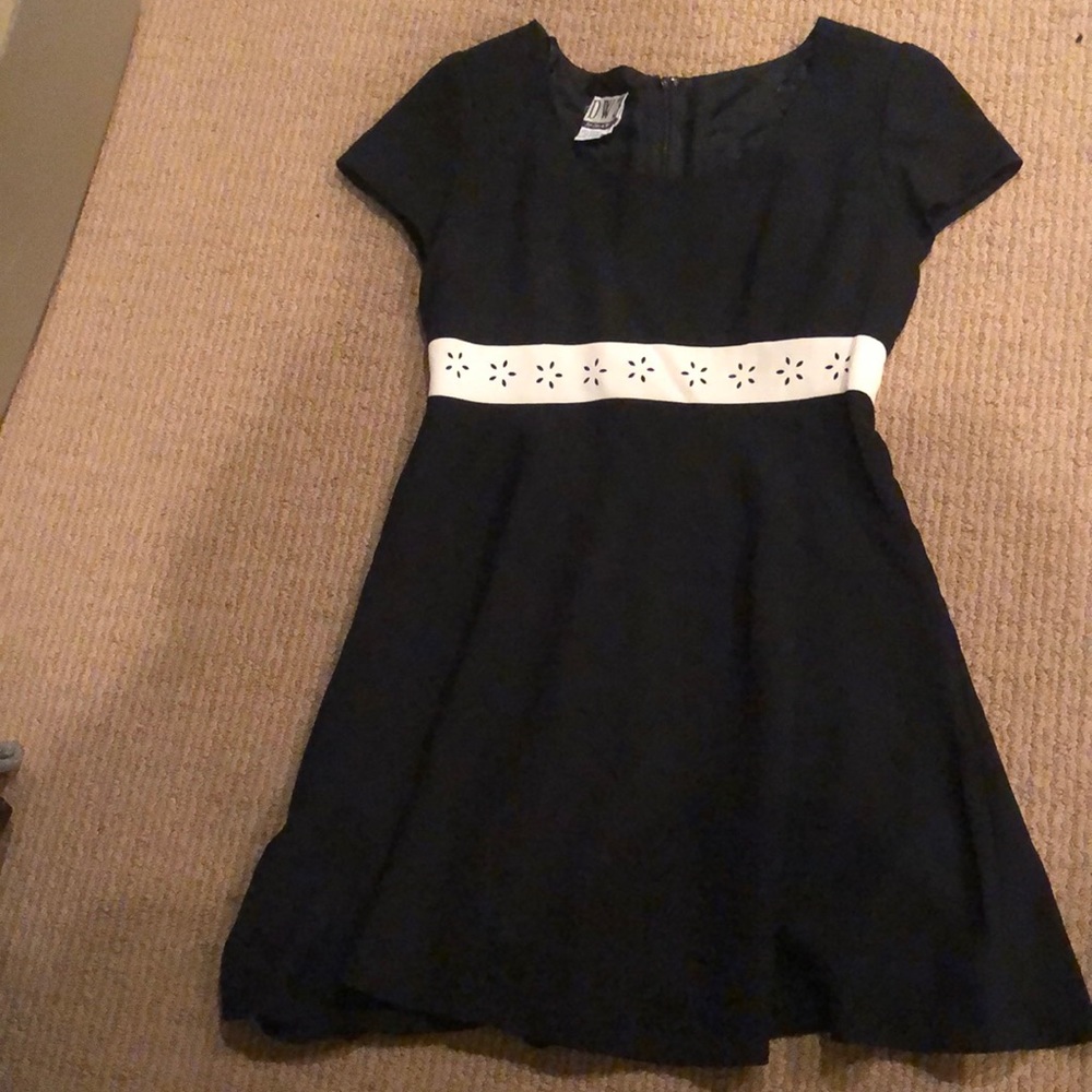 David Warren Original. Size 6 women’s black A-line dress with scoop neck-line.